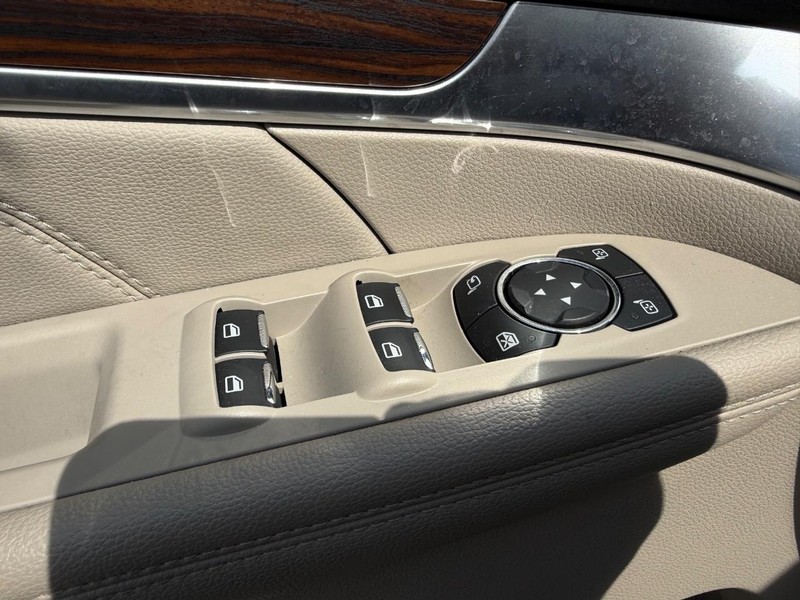 Ford Explorer Vehicle Full-screen Gallery Image 19