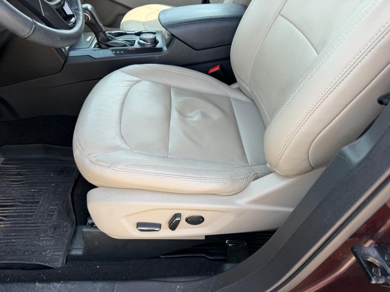 Ford Explorer Vehicle Full-screen Gallery Image 21