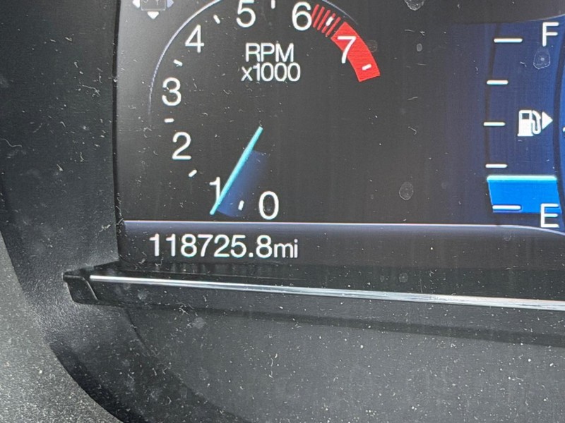 Ford Explorer Vehicle Full-screen Gallery Image 22