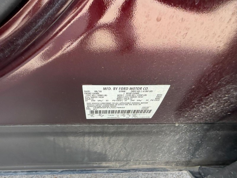 Ford Explorer Vehicle Full-screen Gallery Image 24