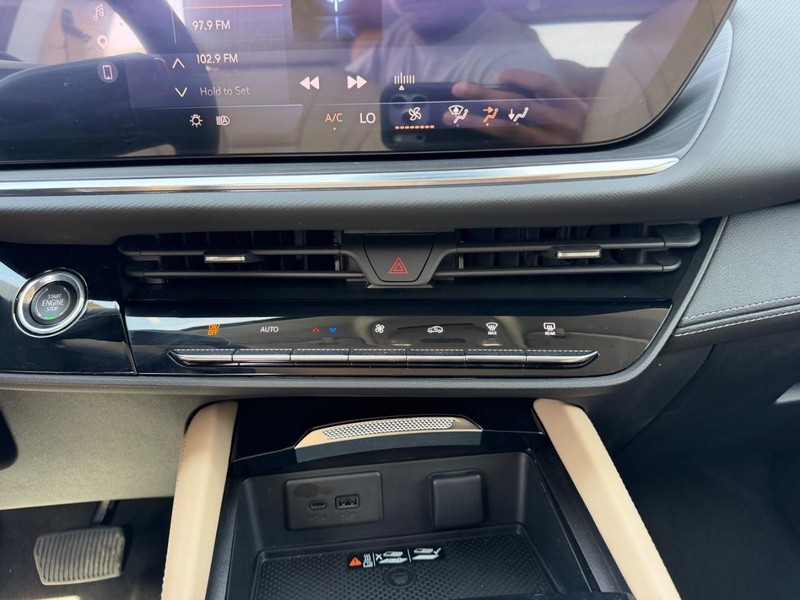 Buick Envision Vehicle Full-screen Gallery Image 14