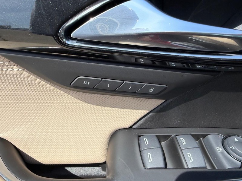 Buick Envision Vehicle Full-screen Gallery Image 17