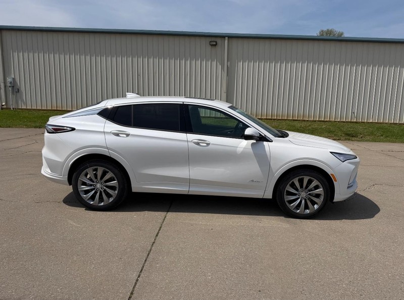 Buick Envista Vehicle Full-screen Gallery Image 2