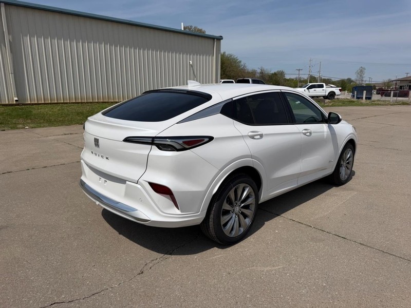 Buick Envista Vehicle Full-screen Gallery Image 3