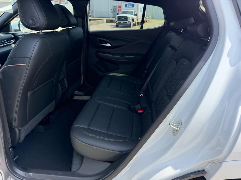 Buick Envista Vehicle Full-screen Gallery Image 8