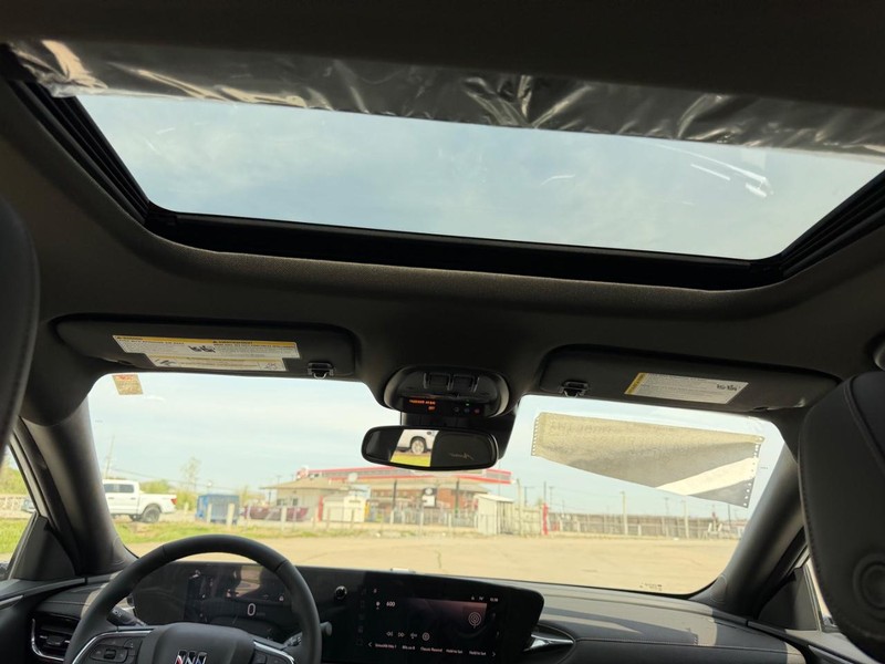 Buick Envista Vehicle Full-screen Gallery Image 9