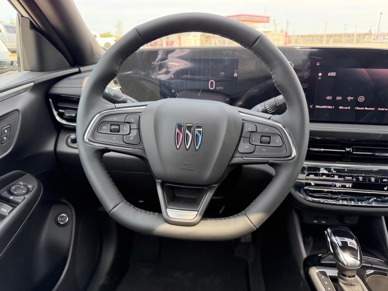 Buick Envista Vehicle Full-screen Gallery Image 11