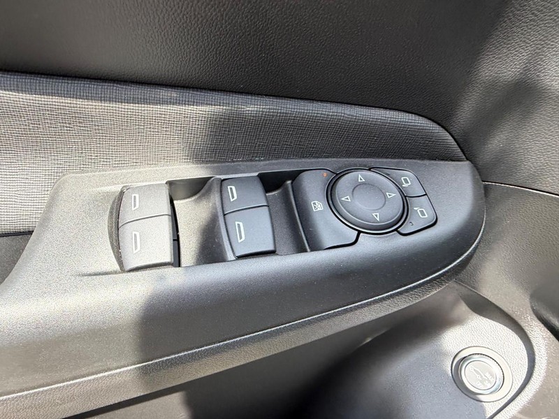 Buick Envista Vehicle Full-screen Gallery Image 18