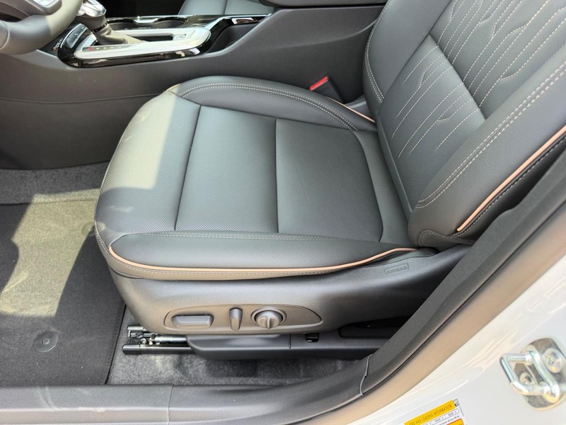 Buick Envista Vehicle Full-screen Gallery Image 19