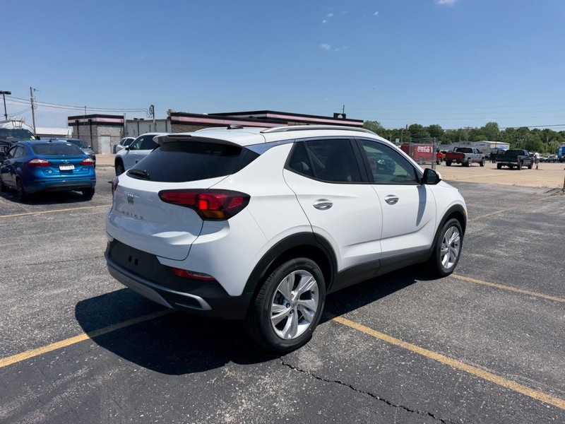 Buick Encore GX Vehicle Full-screen Gallery Image 3