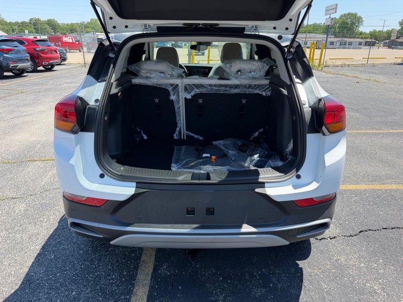 Buick Encore GX Vehicle Full-screen Gallery Image 5