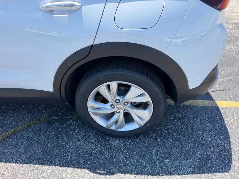 Buick Encore GX Vehicle Full-screen Gallery Image 6