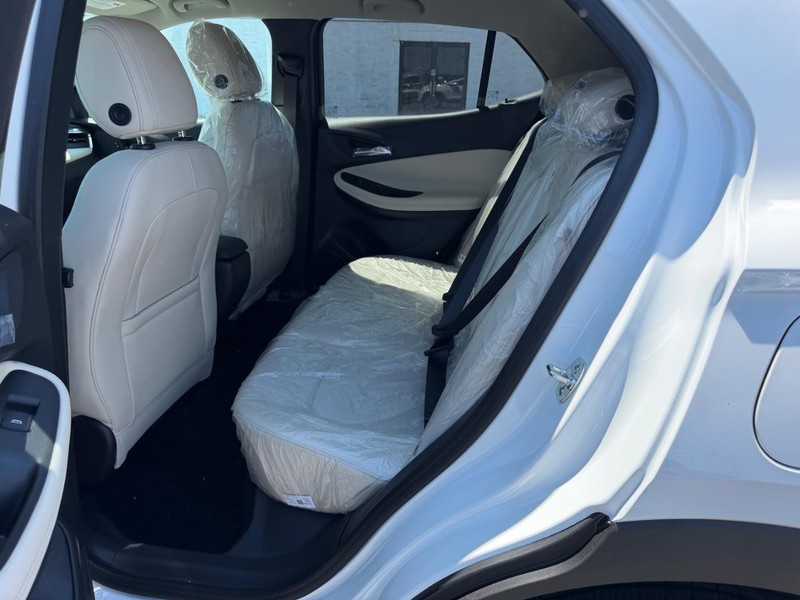 Buick Encore GX Vehicle Full-screen Gallery Image 7