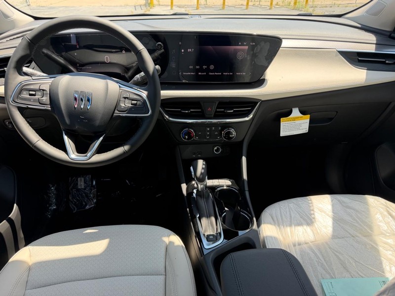 Buick Encore GX Vehicle Full-screen Gallery Image 8