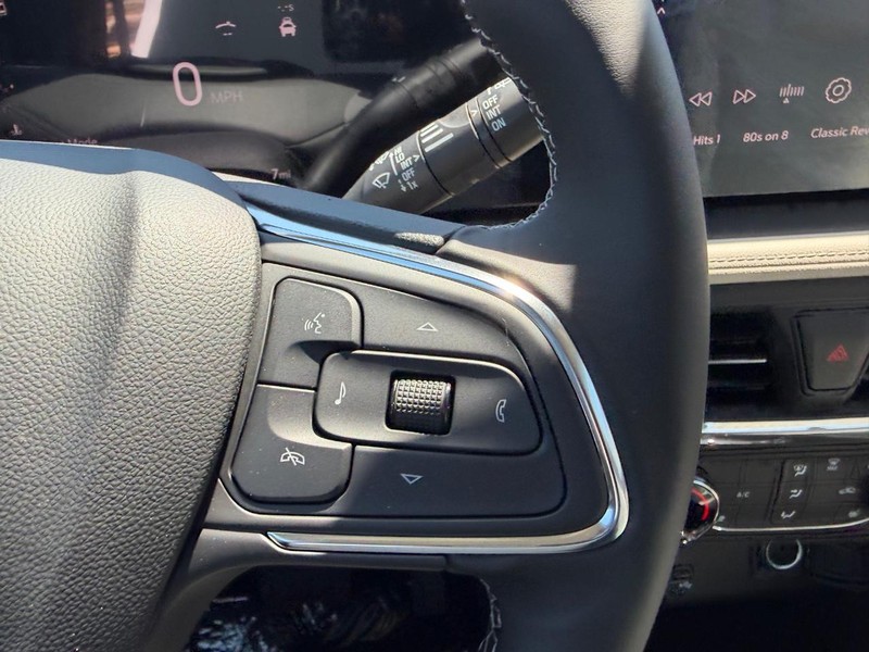 Buick Encore GX Vehicle Full-screen Gallery Image 11