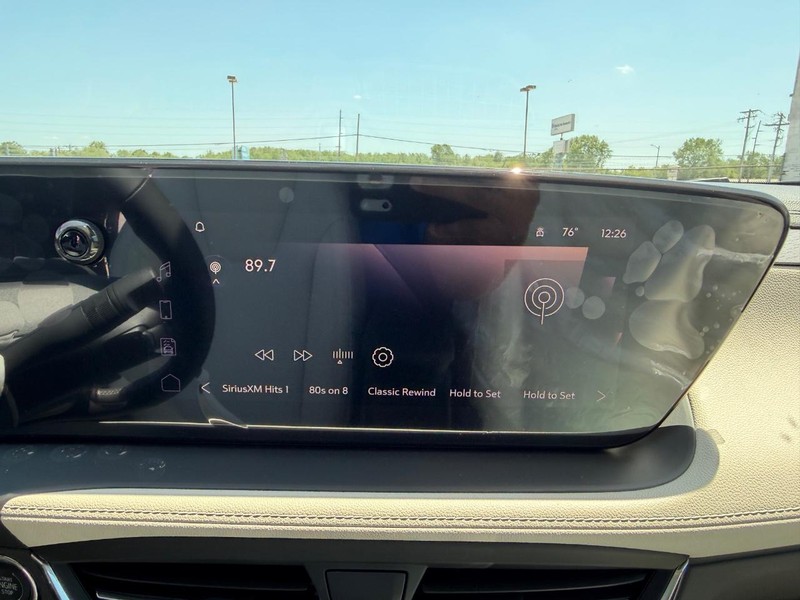 Buick Encore GX Vehicle Full-screen Gallery Image 12