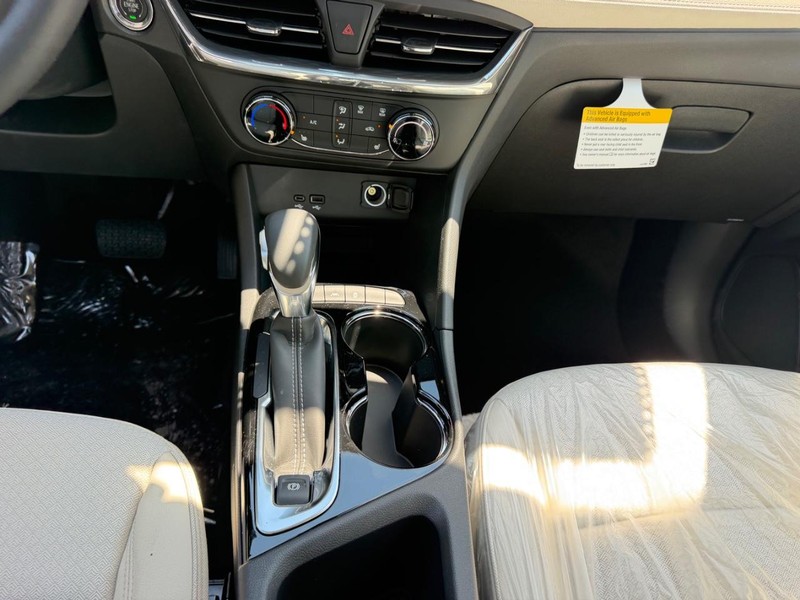 Buick Encore GX Vehicle Full-screen Gallery Image 14