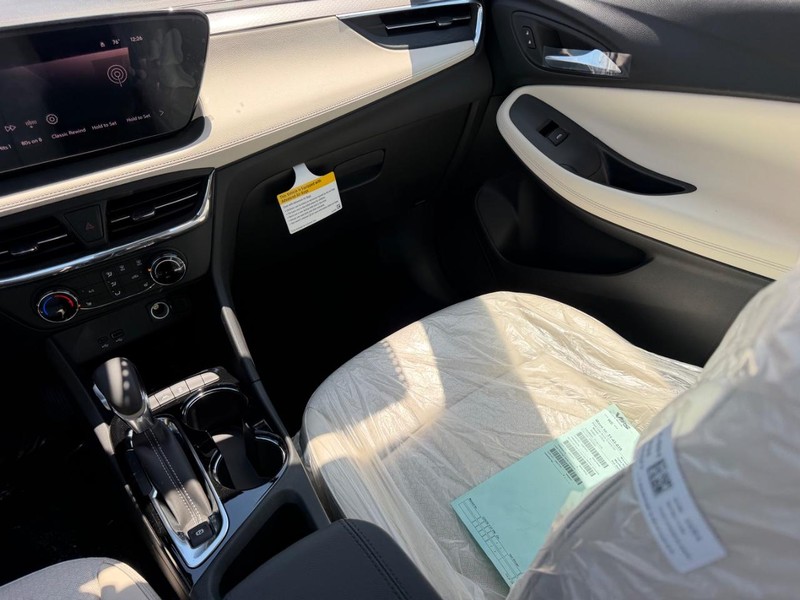 Buick Encore GX Vehicle Full-screen Gallery Image 15