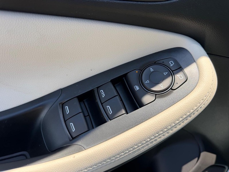 Buick Encore GX Vehicle Full-screen Gallery Image 16