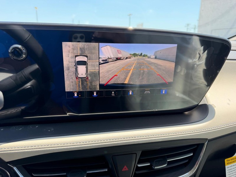 Buick Encore GX Vehicle Full-screen Gallery Image 19