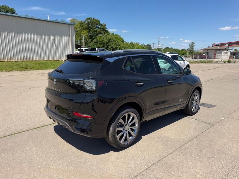 Buick Encore GX Vehicle Full-screen Gallery Image 3