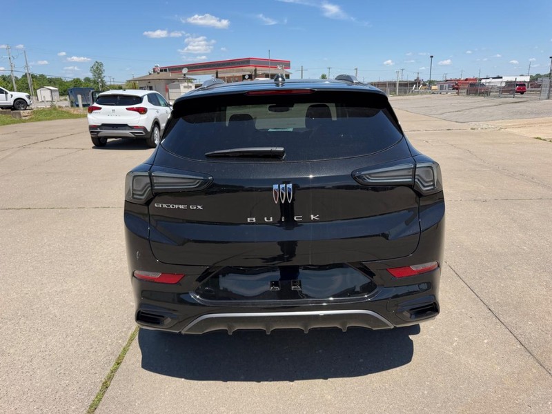 Buick Encore GX Vehicle Full-screen Gallery Image 4