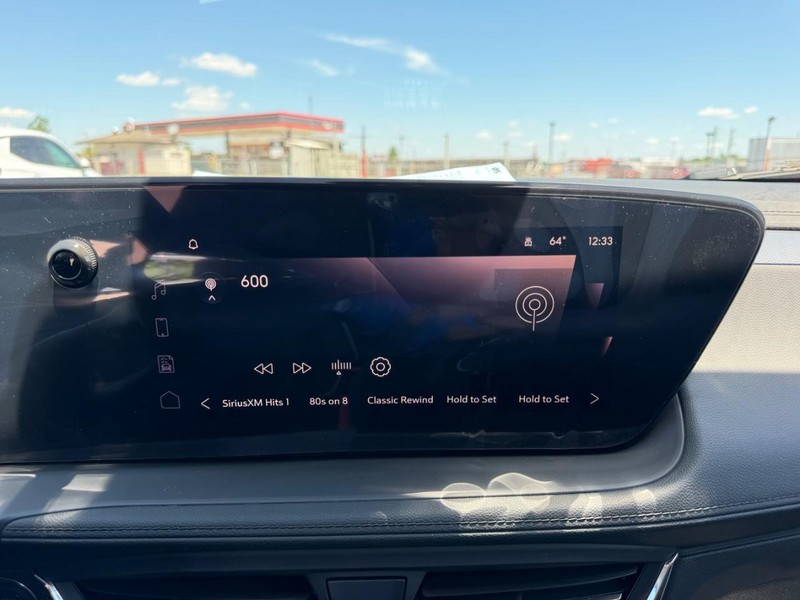 Buick Encore GX Vehicle Full-screen Gallery Image 12