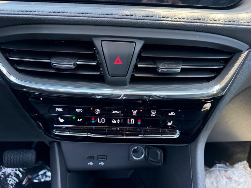 Buick Encore GX Vehicle Full-screen Gallery Image 13