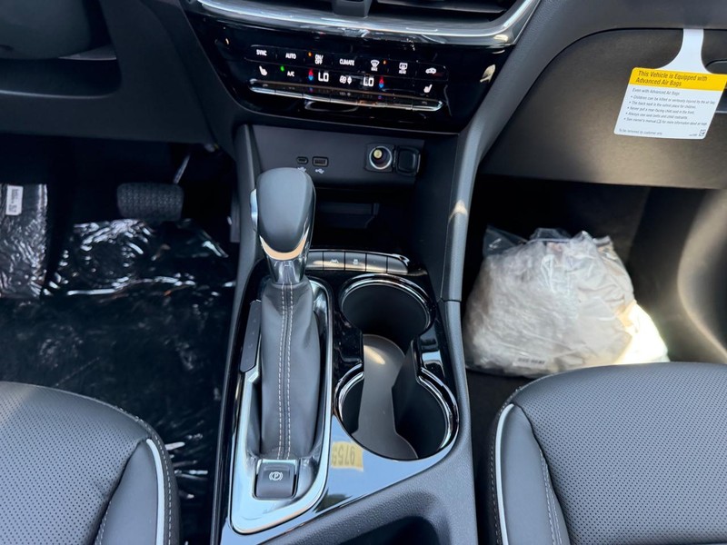 Buick Encore GX Vehicle Full-screen Gallery Image 14