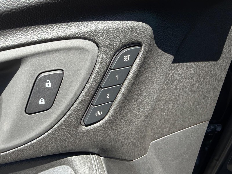 Buick Encore GX Vehicle Full-screen Gallery Image 17