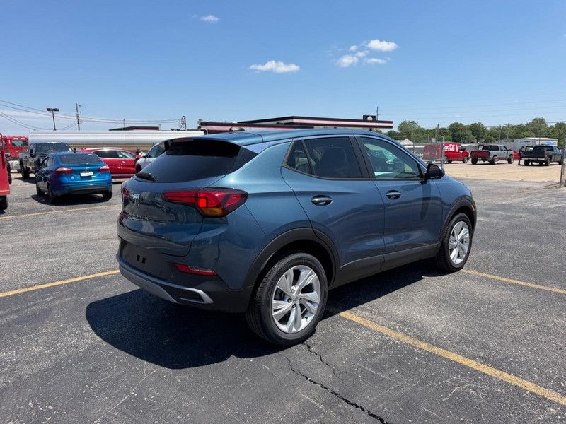 Buick Encore GX Vehicle Full-screen Gallery Image 3
