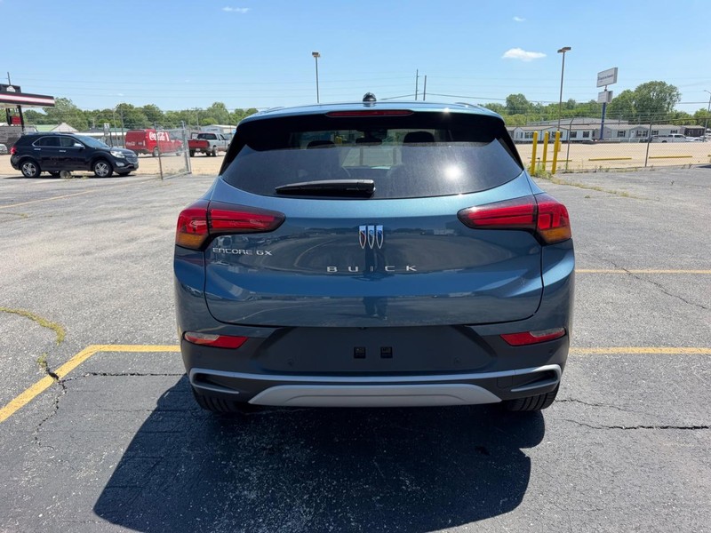 Buick Encore GX Vehicle Full-screen Gallery Image 4