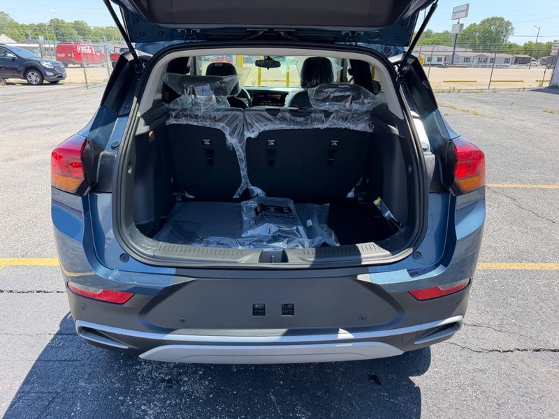 Buick Encore GX Vehicle Full-screen Gallery Image 5