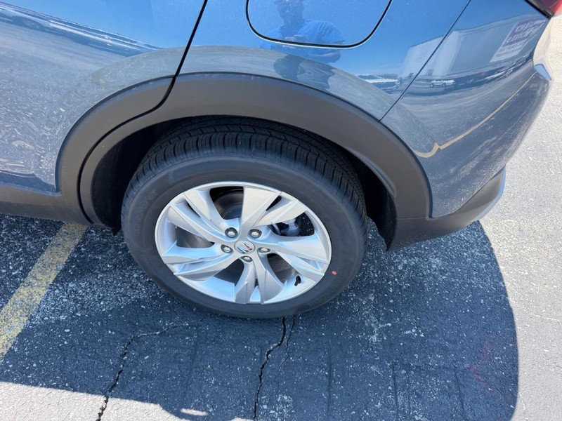 Buick Encore GX Vehicle Full-screen Gallery Image 6