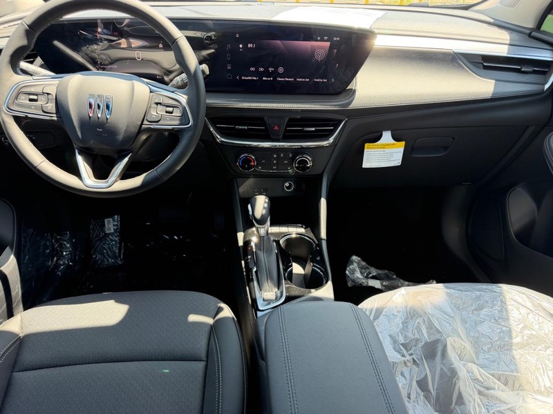 Buick Encore GX Vehicle Full-screen Gallery Image 8
