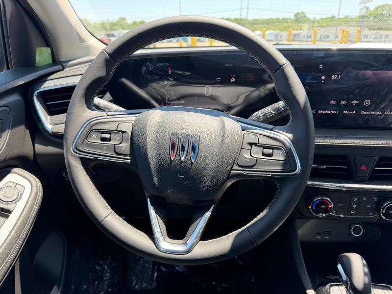 Buick Encore GX Vehicle Full-screen Gallery Image 9