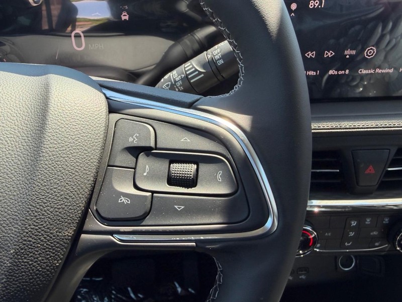 Buick Encore GX Vehicle Full-screen Gallery Image 11
