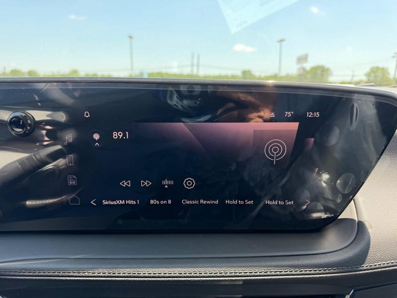 Buick Encore GX Vehicle Full-screen Gallery Image 12