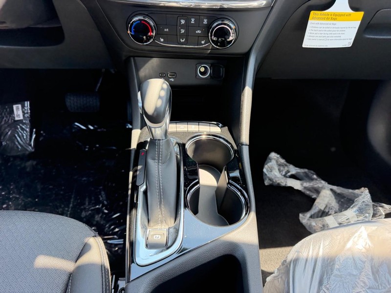 Buick Encore GX Vehicle Full-screen Gallery Image 14