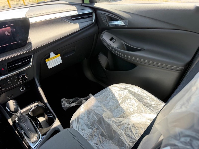 Buick Encore GX Vehicle Full-screen Gallery Image 15