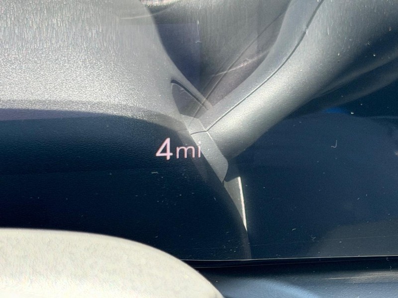 Buick Encore GX Vehicle Full-screen Gallery Image 18