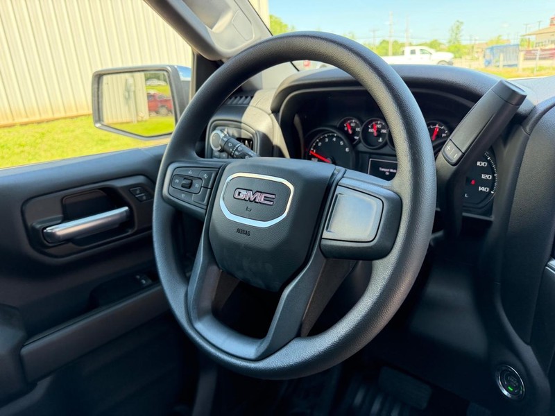 GMC Sierra 1500 Vehicle Full-screen Gallery Image 8