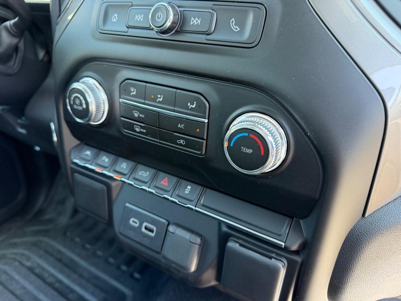 GMC Sierra 1500 Vehicle Full-screen Gallery Image 11