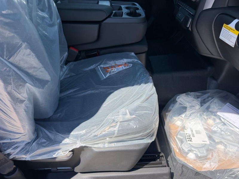 GMC Sierra 1500 Vehicle Full-screen Gallery Image 12