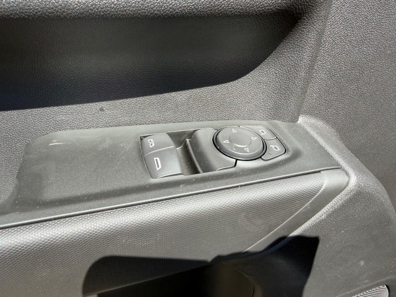 GMC Sierra 1500 Vehicle Full-screen Gallery Image 13