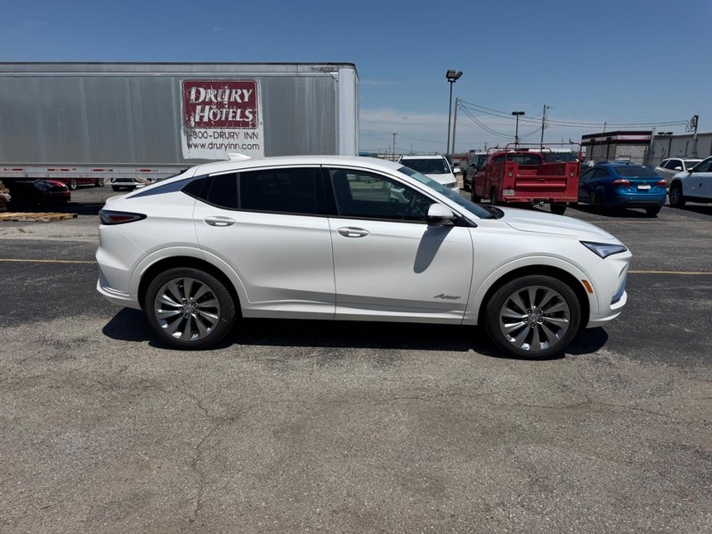 Buick Envista Vehicle Full-screen Gallery Image 2
