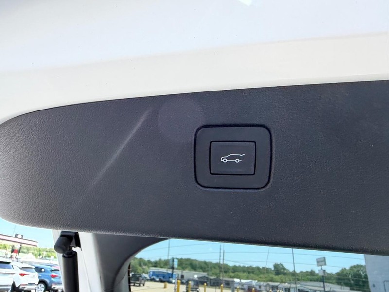Buick Envista Vehicle Full-screen Gallery Image 6