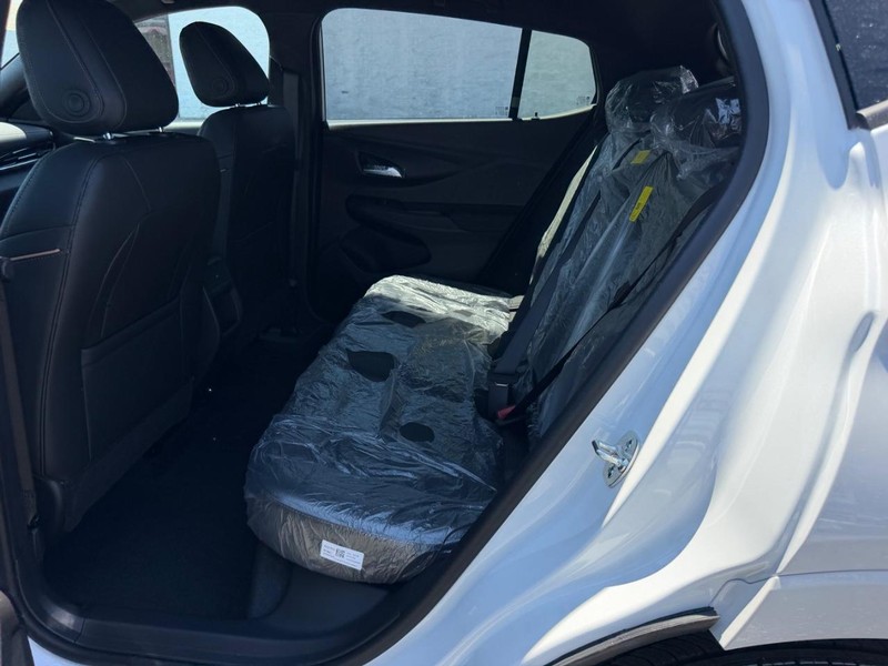 Buick Envista Vehicle Full-screen Gallery Image 8