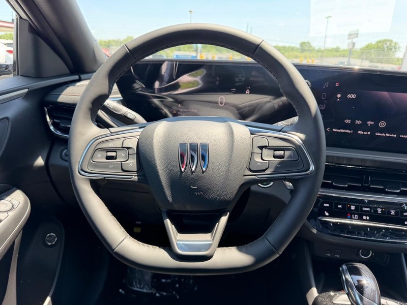 Buick Envista Vehicle Full-screen Gallery Image 10