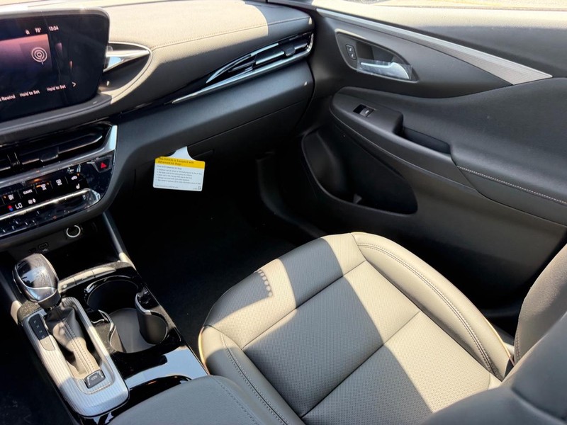 Buick Envista Vehicle Full-screen Gallery Image 16